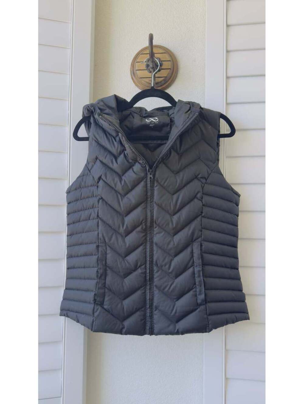 Be by Blanc Noir Black Chevron Quilted Hooded Vest - Size L